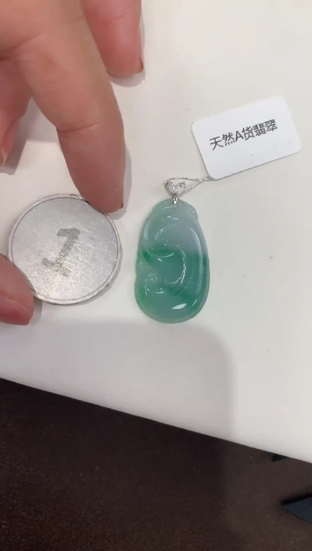 颈饰18K金镶嵌翡翠天然缅甸a货翡翠