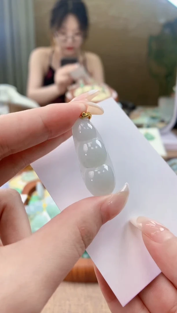 翡翠未镶嵌颈饰天然A货翡翠挂件