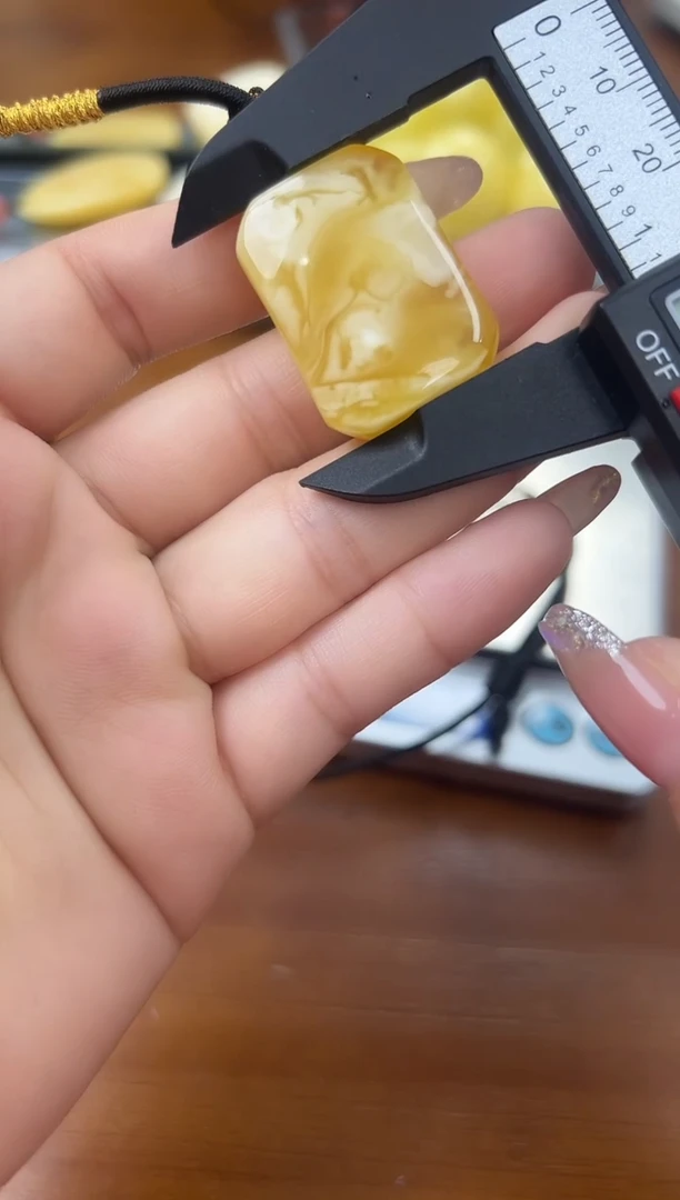 未镶嵌蜜蜡裸石琥珀蜜蜡吊坠
