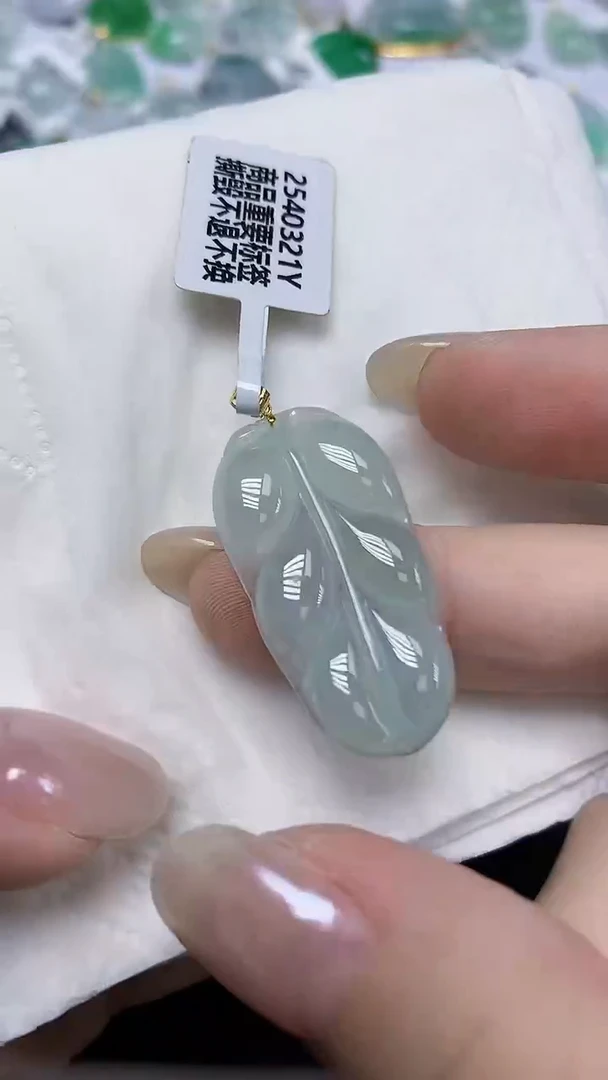 翡翠18K金镶嵌颈饰天然缅甸翡翠A货