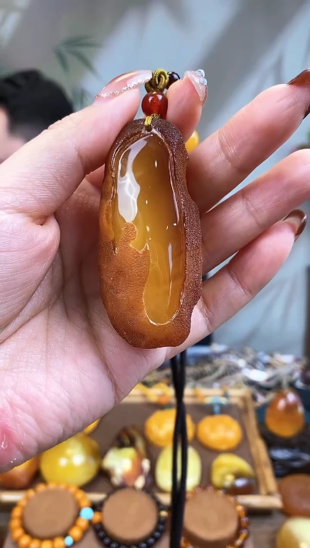 【闪购商品】琥珀裸石未镶嵌基地发货 一物一证 顺丰包邮