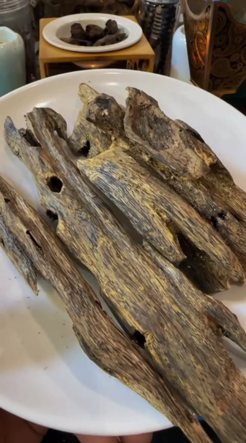 【闪购商品】沉香摆件棋楠虫漏块料105克