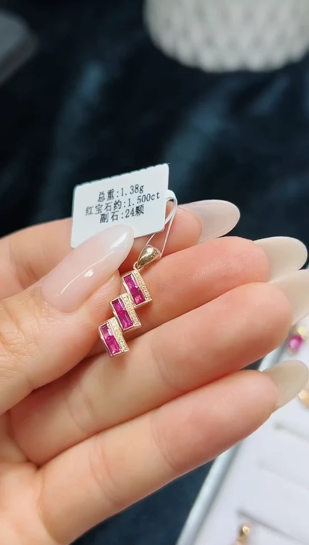 吊坠18K金镶嵌红宝石·