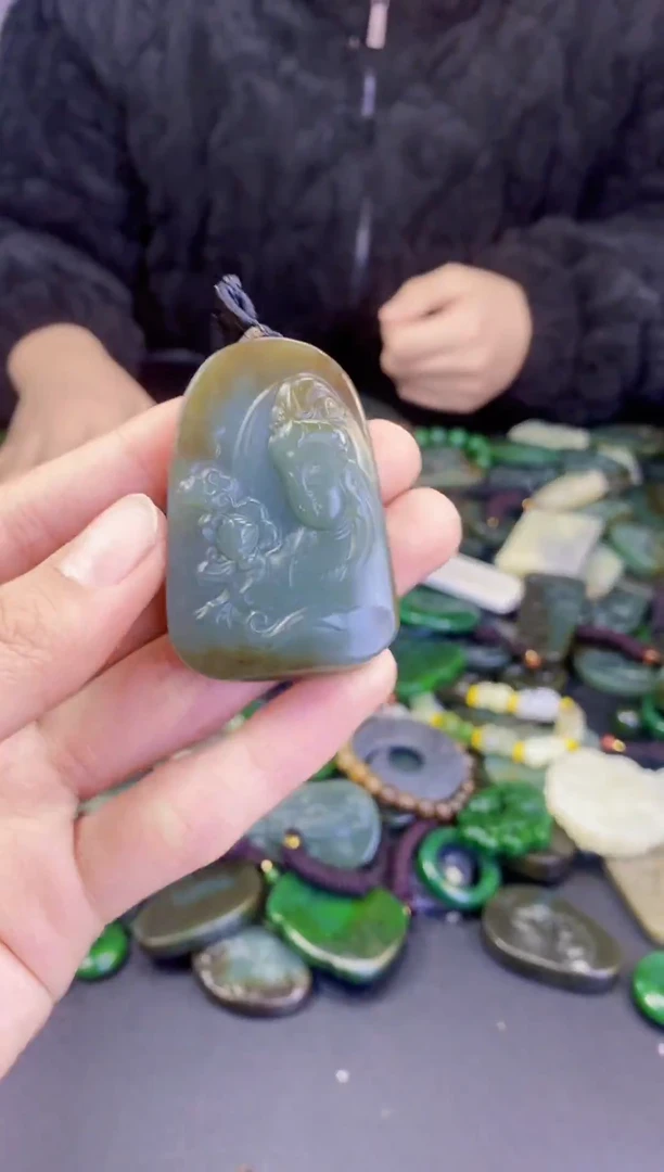 颈饰未镶嵌和田玉1