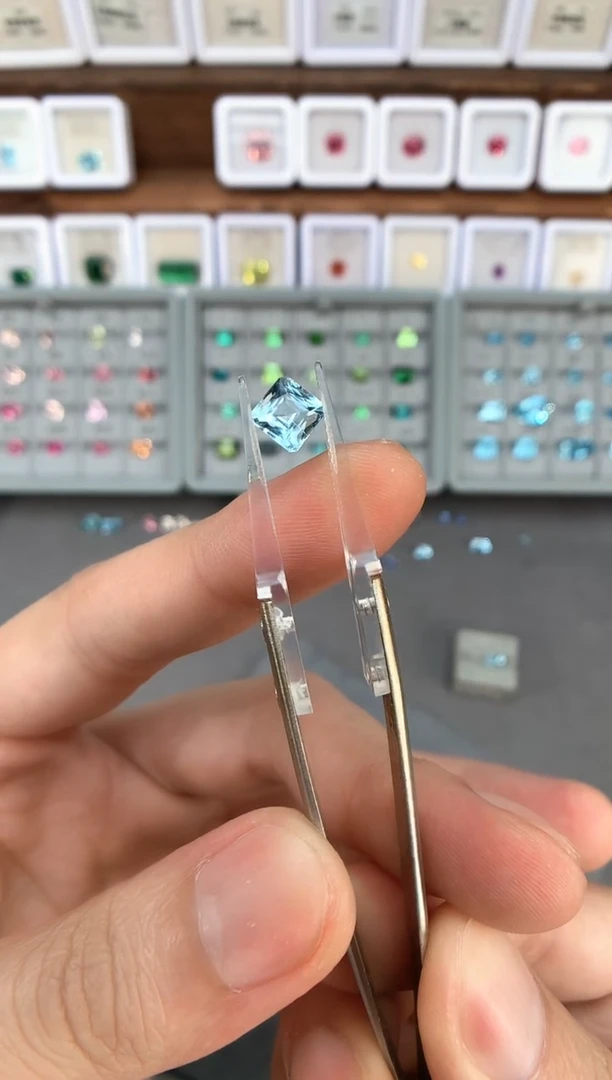【闪购商品】定制海蓝宝石裸石未镶嵌1.36ct