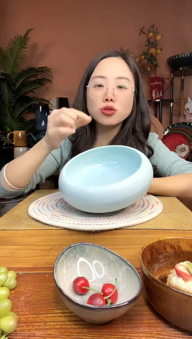 陶瓷8英寸浅蓝色啵啵碗 微瑕疵