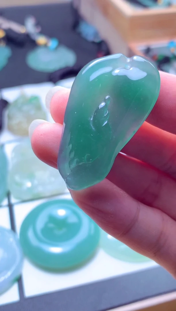 颈饰未镶嵌翡翠天然A货翡翠