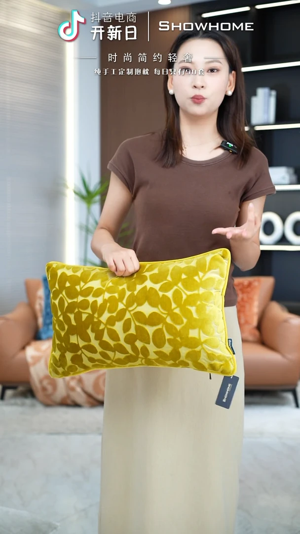 化纤四叶草金黄色腰枕30X50