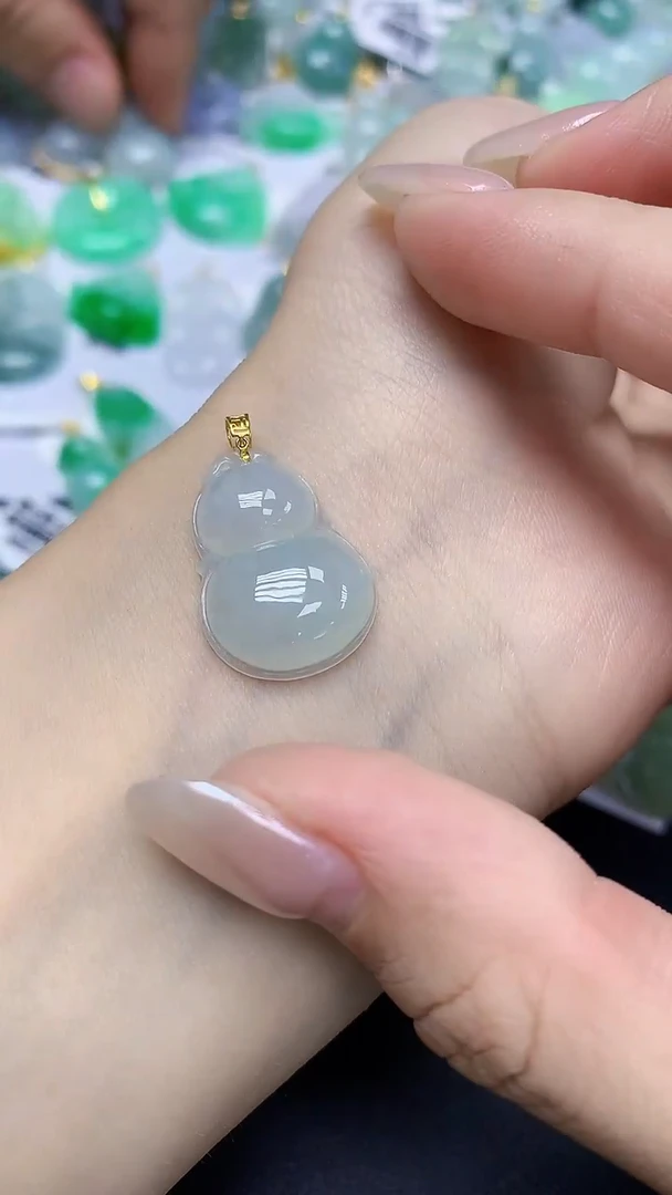 翡翠18K金镶嵌颈饰天然缅甸翡翠A货