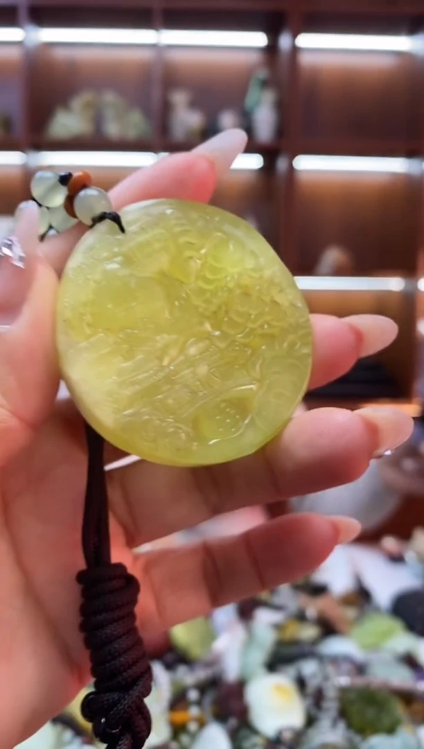 未镶嵌岫玉吊坠