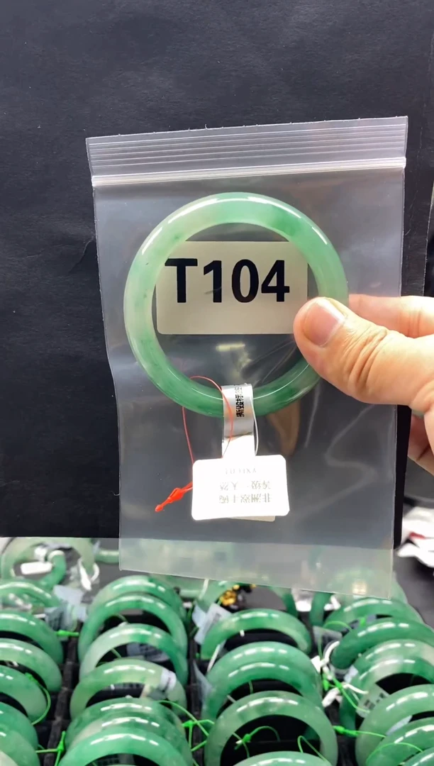 未镶嵌手镯石英质玉（非洲翠）55圈口T104