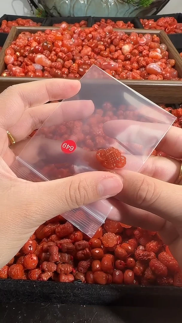 颈饰未镶嵌南红玛瑙1