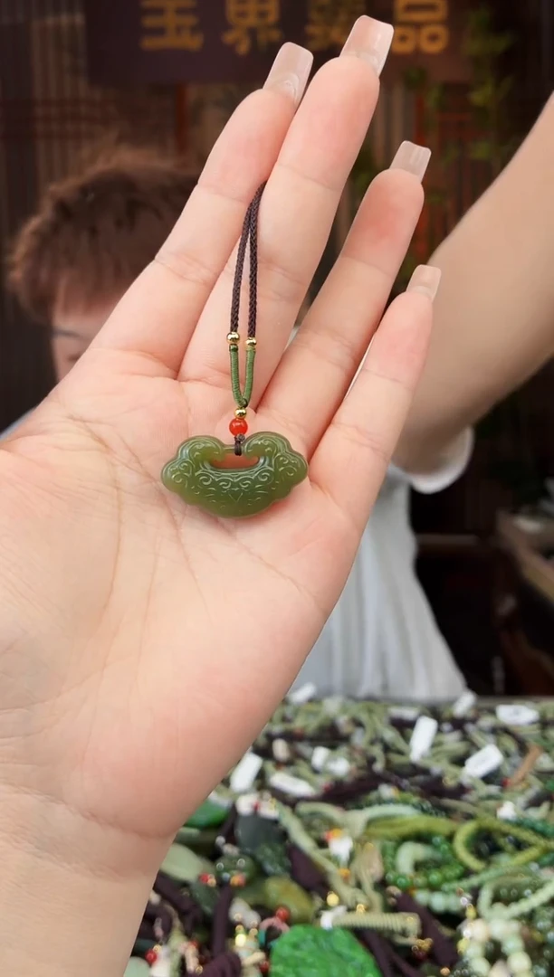 和田玉未镶嵌颈饰拍一发一