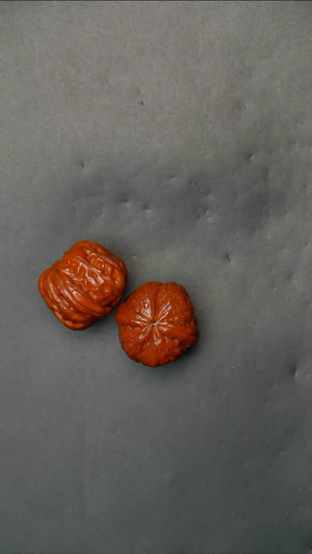 文玩核桃把件张****?红核桃螃蟹35