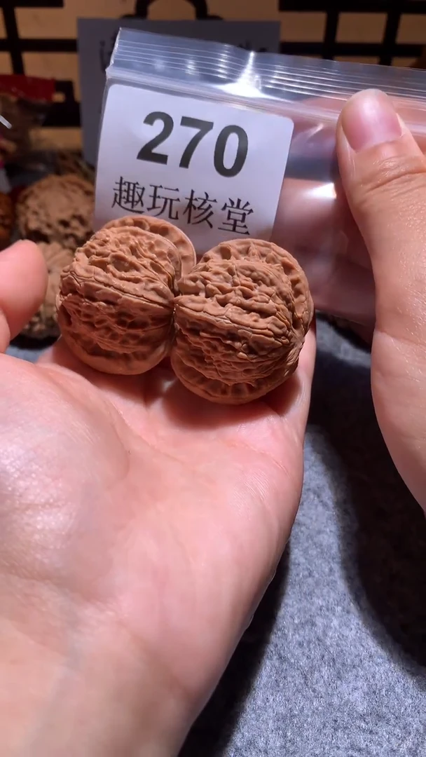 把件文玩核桃【趣玩核堂】 270号，43左右白狮子