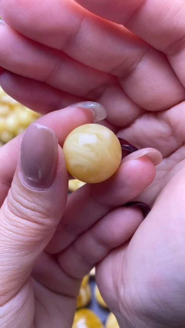 【闪购商品】琥珀裸石未镶嵌月.71