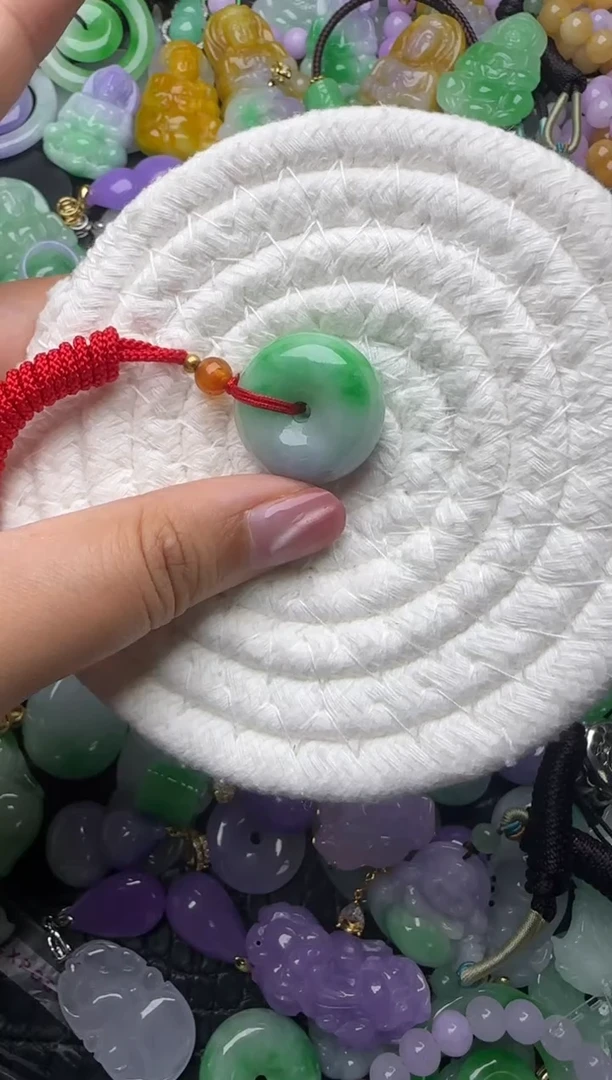 颈饰未镶嵌翡翠缅甸翡翠吊坠