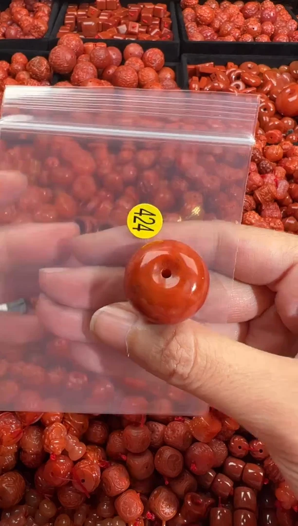 南红玛瑙未镶嵌颈饰1