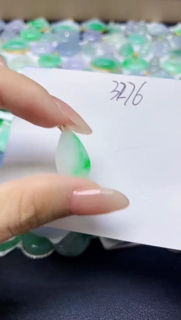 翡翠未镶嵌颈饰 天然缅甸翡翠A货