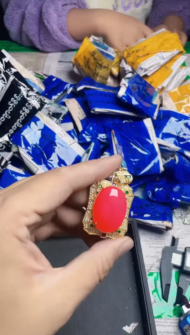 强子收货--所见即所得--多样性发货--红色蛋面