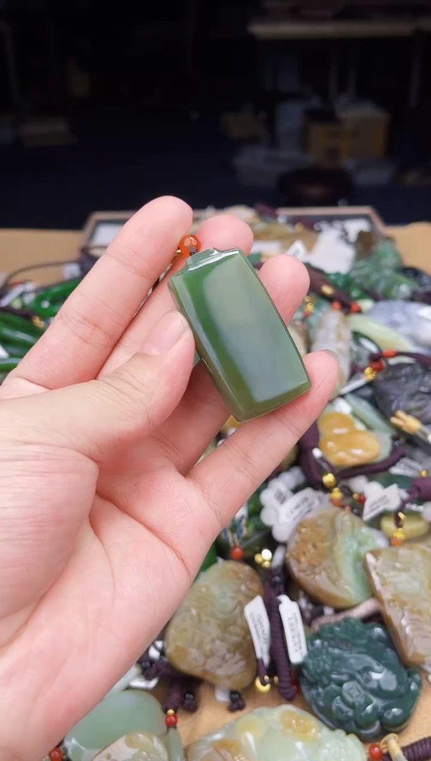 颈饰未镶嵌和田玉1