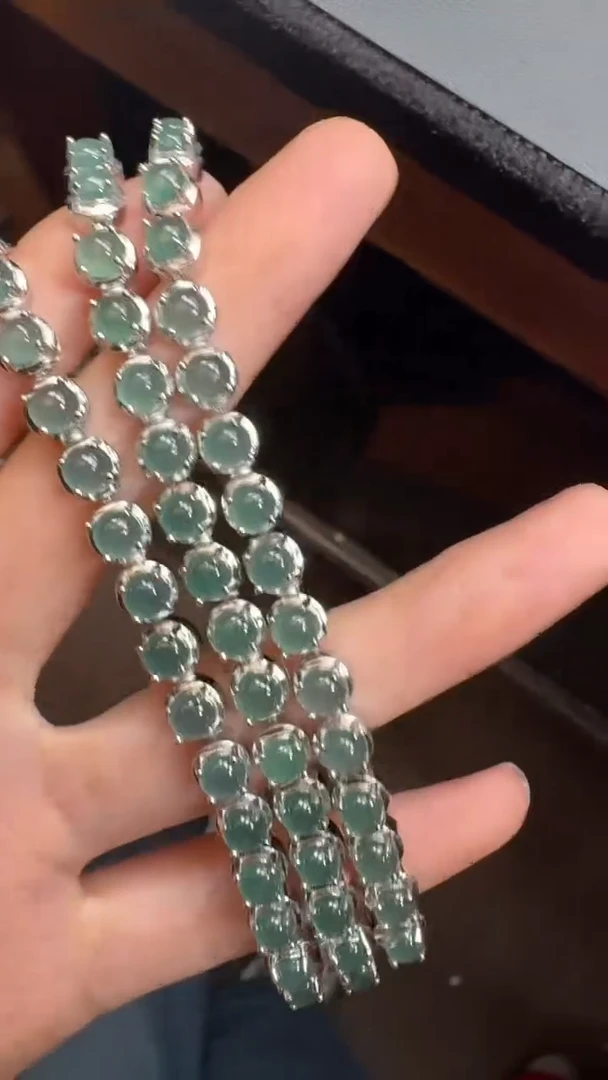 未镶嵌定制翡翠翡翠A货有轻微色差属于正常现象，手链多样性发货1