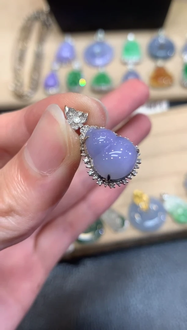 翡翠18K金镶嵌颈饰葫芦【无服务费】