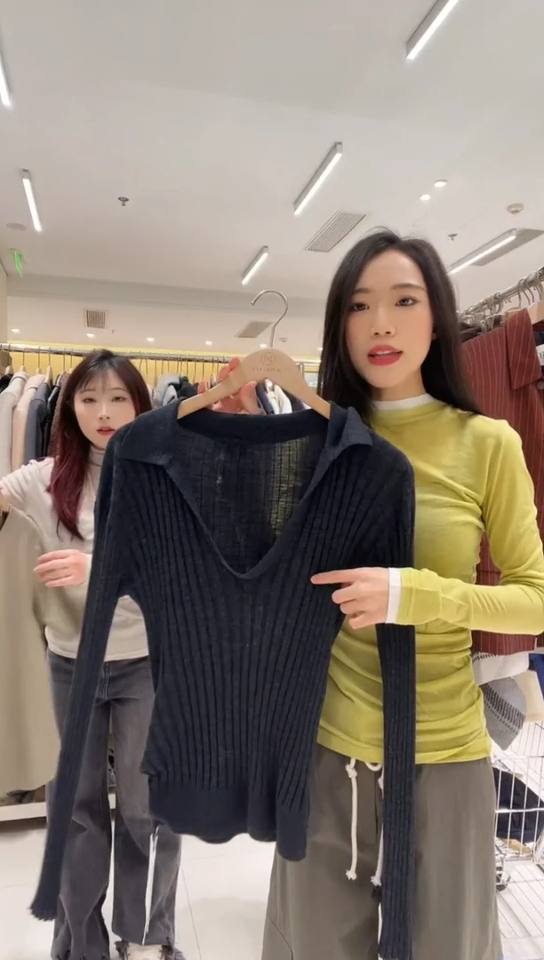 YOEYYOU U领透感打底毛织上衣XS最后一件