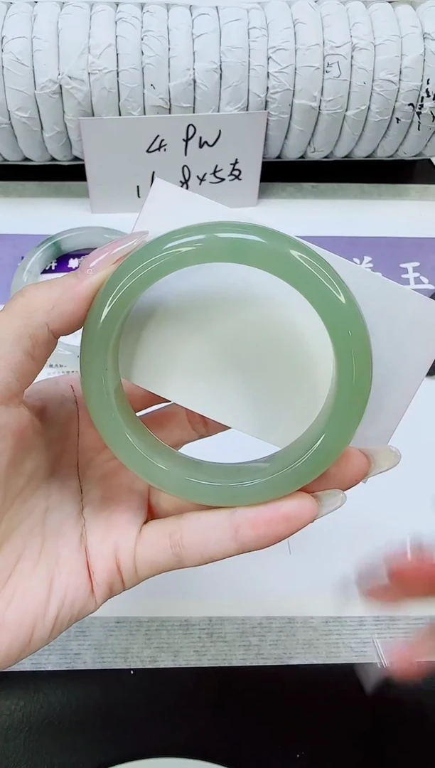 未镶嵌手镯石英质玉262/67.2