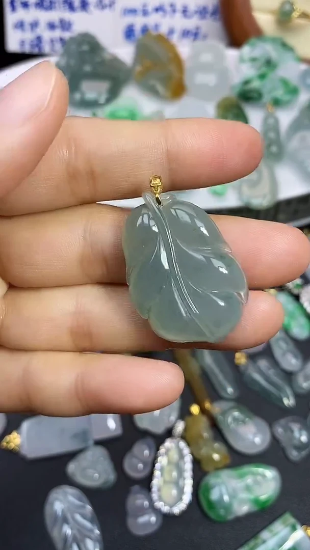 颈饰未镶嵌翡翠吊坠