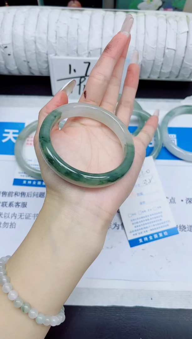 石英质玉手镯未镶嵌240/55.2