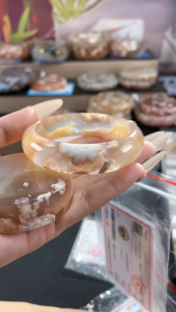 未镶嵌手镯石英质玉59