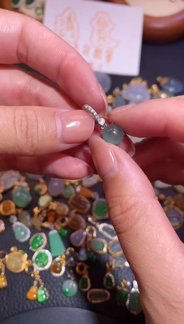 颈饰银S925镶嵌翡翠a货翡翠