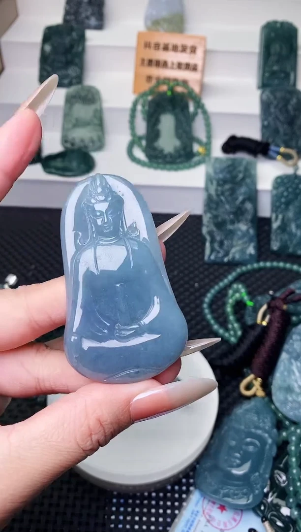 颈饰未镶嵌翡翠