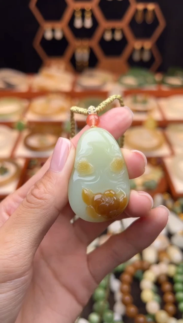 未镶嵌和田玉挂件放漏