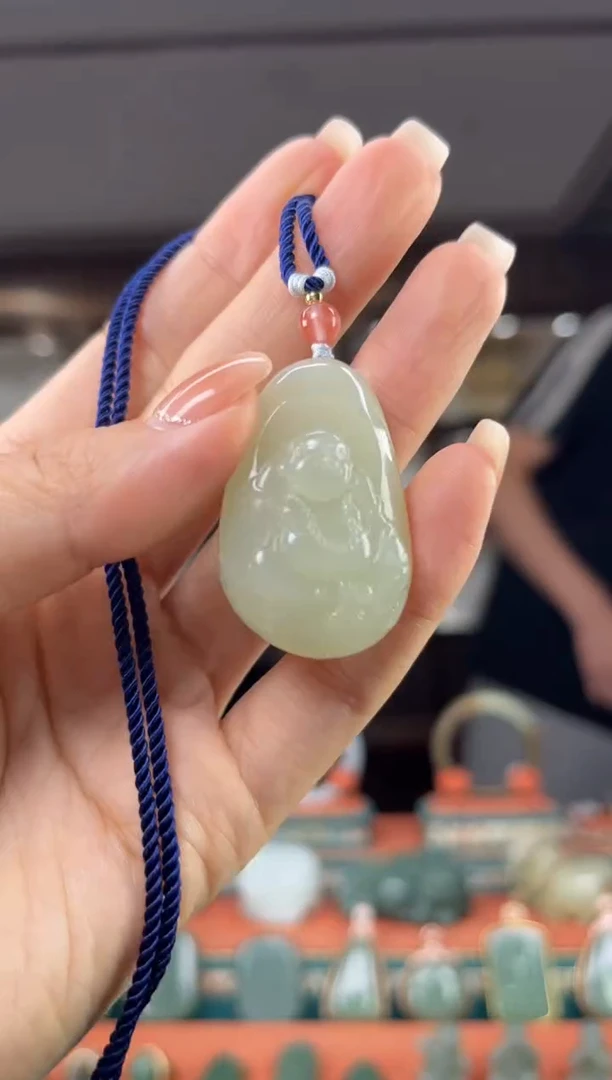 颈饰未镶嵌和田玉佩佩