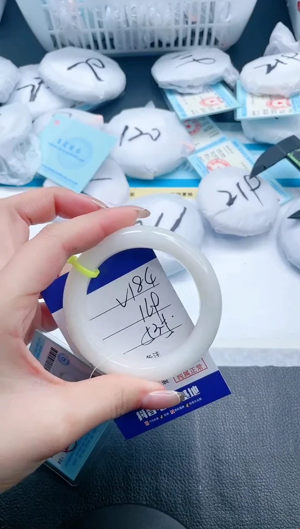 【闪购商品】和田玉手镯未镶嵌22V184-53