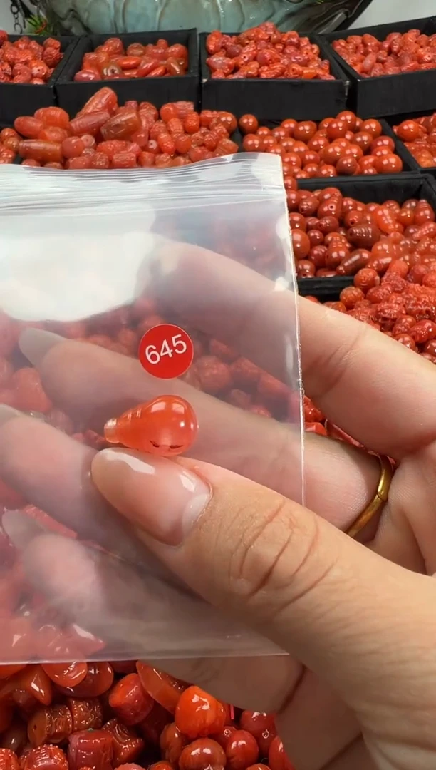 颈饰未镶嵌南红玛瑙1