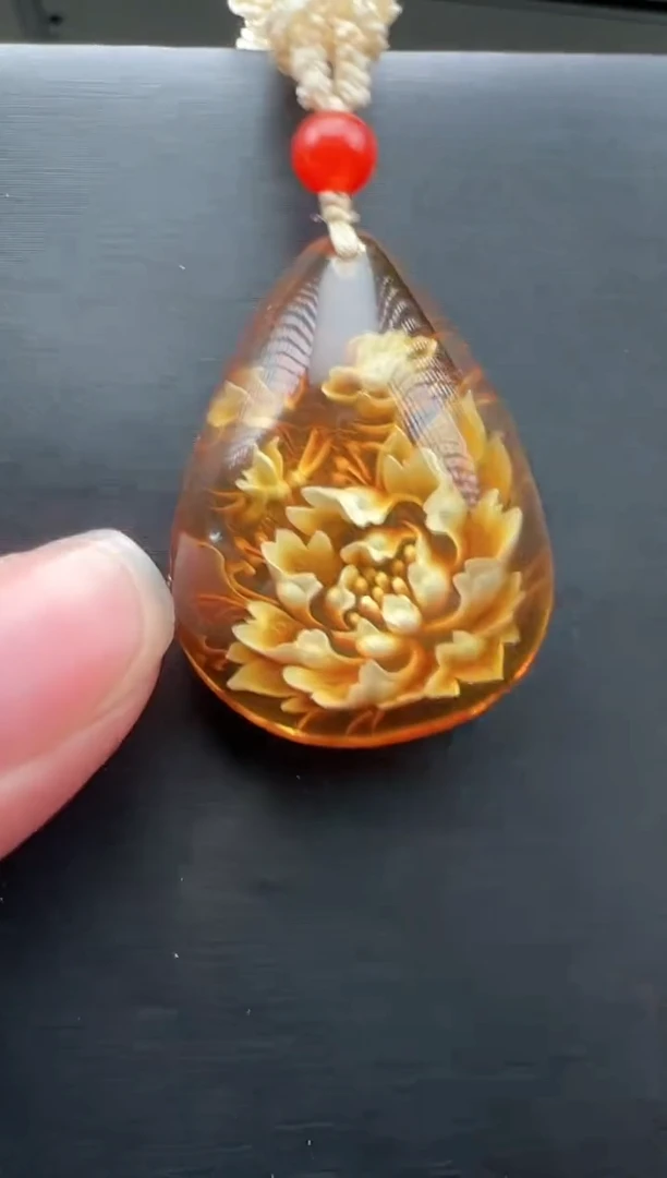 琥珀颈饰未镶嵌蝶恋花