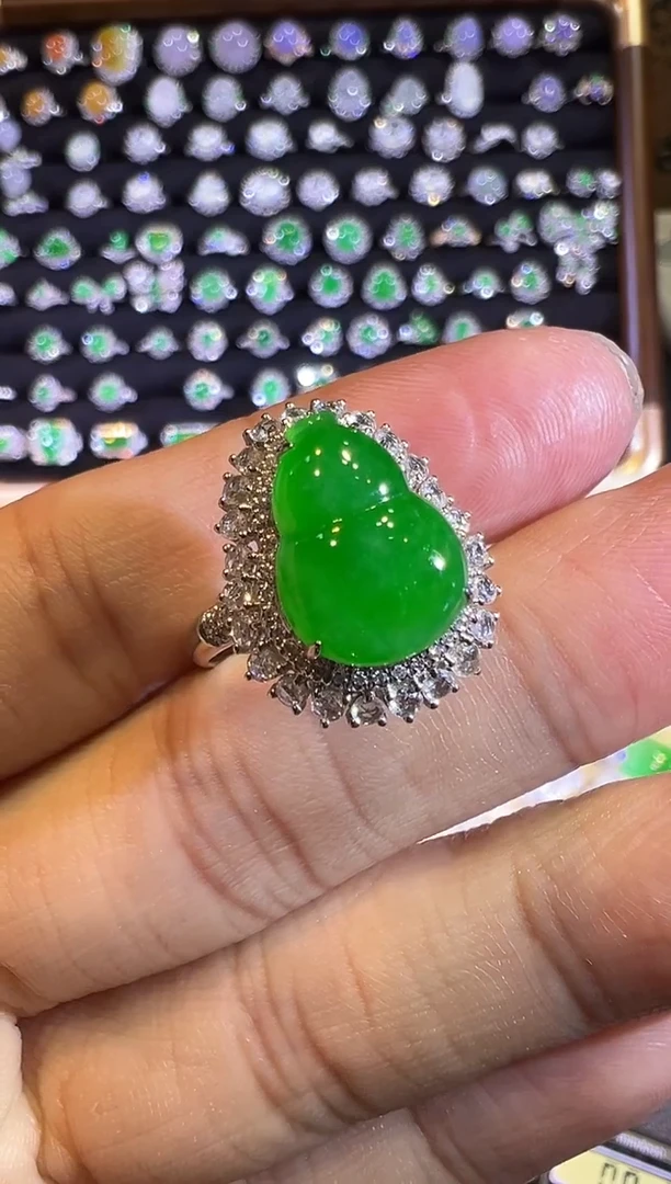 【闪购商品】翡翠戒指18K金镶嵌正阳满绿葫芦戒指