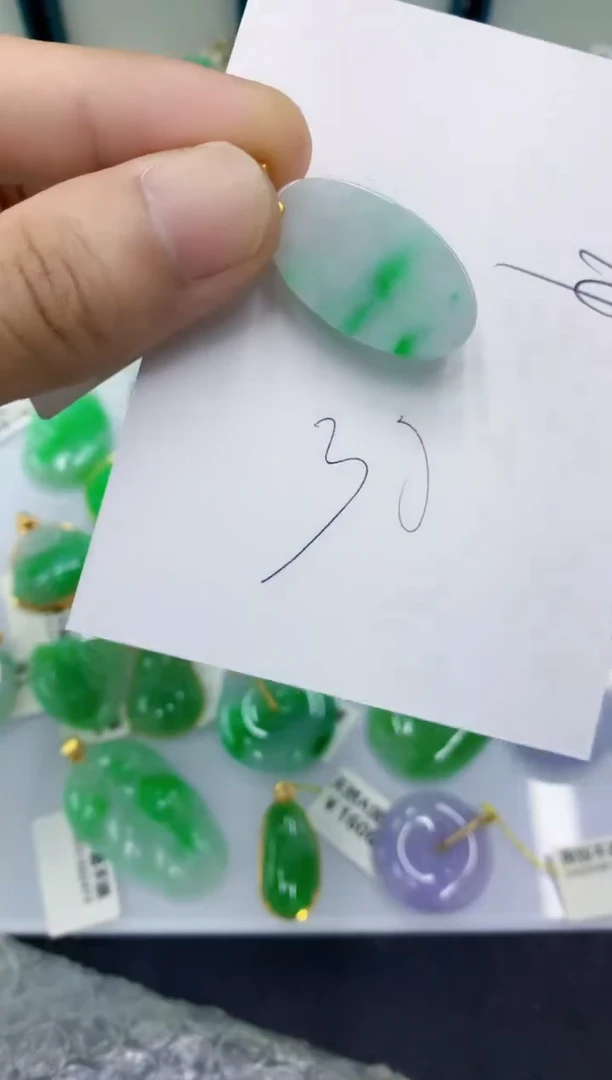 翡翠未镶嵌颈饰翡翠
