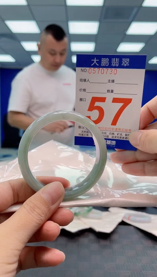 翡翠手镯未镶嵌AAAAAAAA