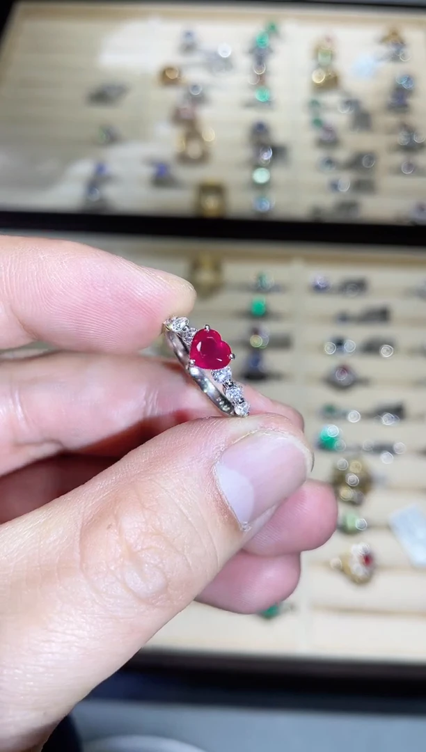 【闪购商品】红宝石戒指18K金镶嵌1.05ct