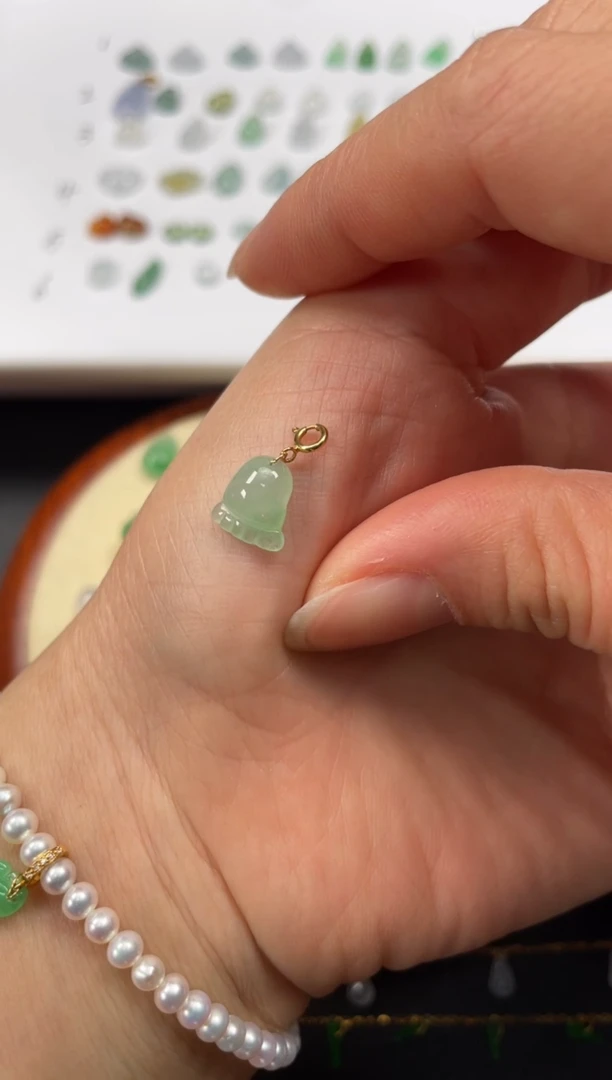 吊坠(不含链)18K金镶嵌翡翠一个JK538