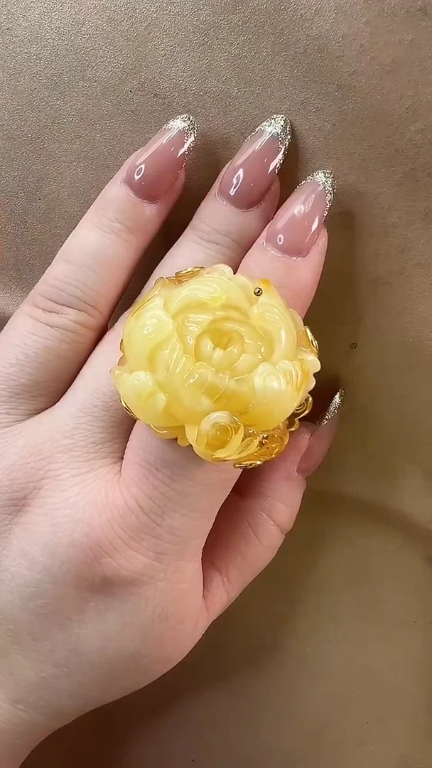 未镶嵌颈饰琥珀戒指