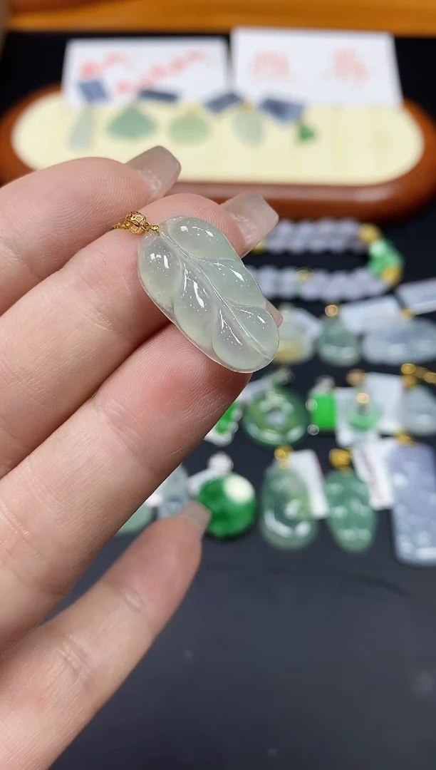 吊坠(不含链)18K金镶嵌翡翠叶子18K金扣镶嵌@@CMT