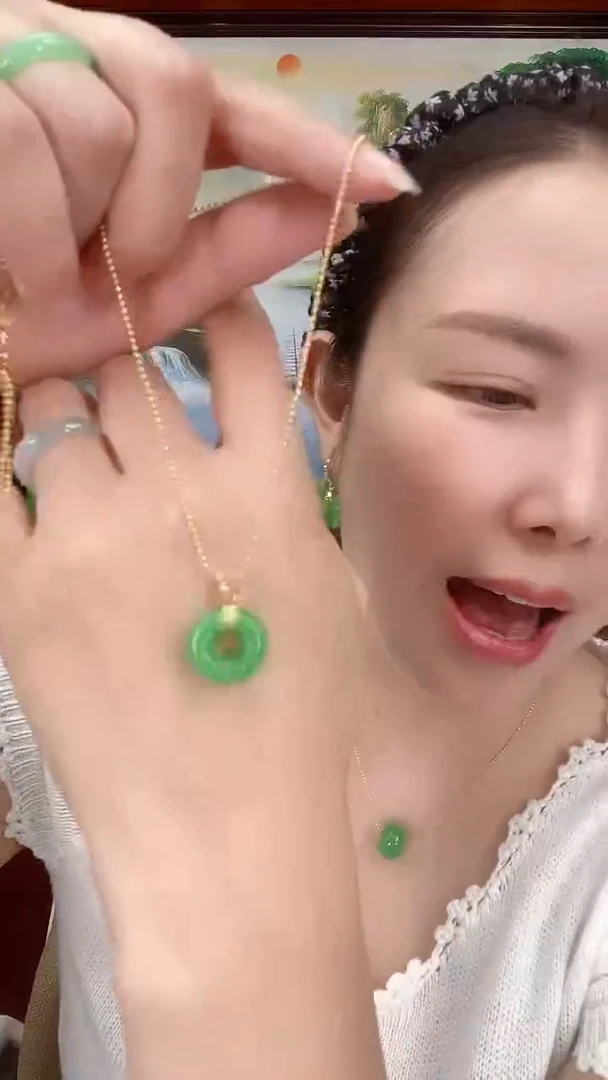 翡翠未镶嵌吊坠(赠链)X28小甜甜