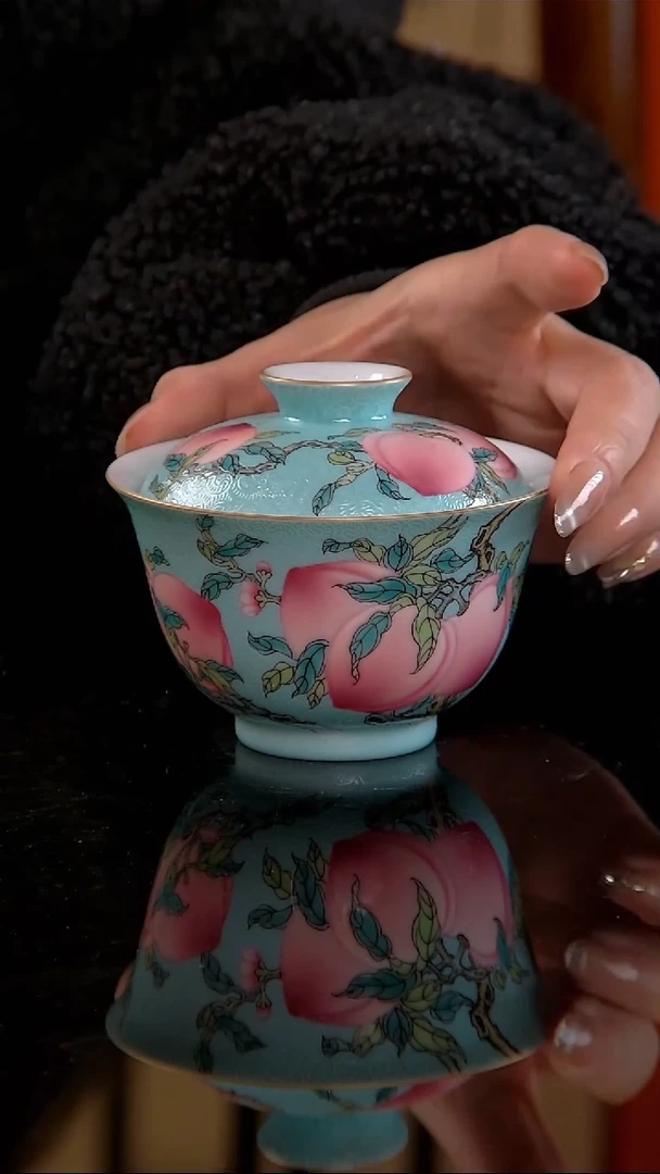 悟陶蓝地耙花粉彩九桃盖碗