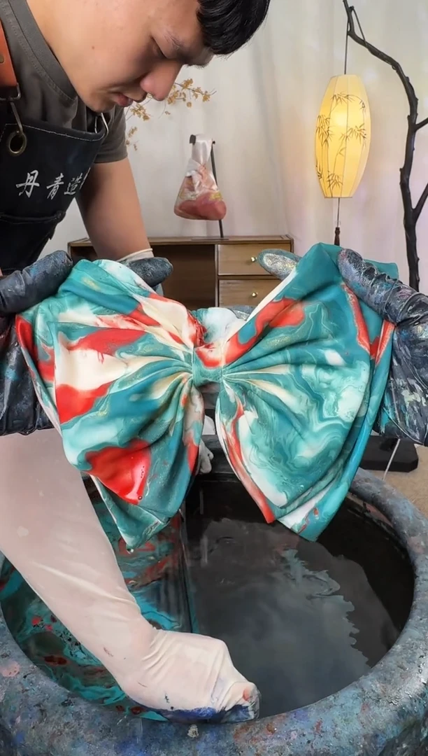 661 三层蝴蝶抓夹 荷塘锦鲤