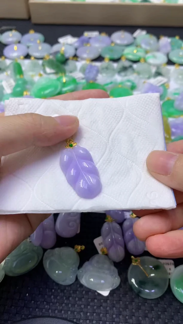 颈饰18K金镶嵌翡翠天然缅甸翡翠A货